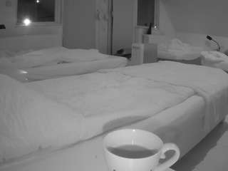 voyeurcam-julmodels-bed-2
