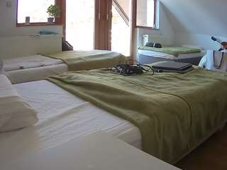 voyeurcam-julmodels-bed-2 webcam