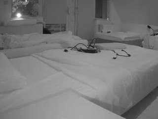 voyeurcam-julmodels-bed-2 camsoda