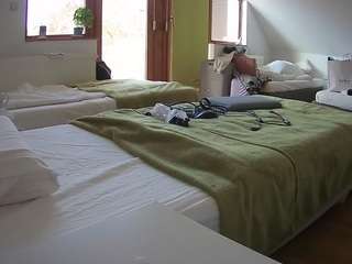 voyeurcam-julmodels-bed-2 camsoda