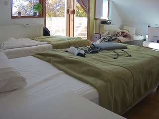 voyeurcam-julmodels-bed-2