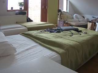 voyeurcam-julmodels-bed-2 camsoda
