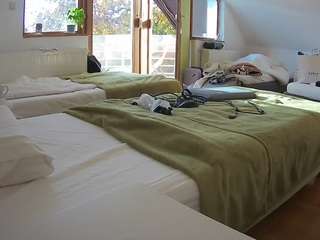 voyeurcam-julmodels-bed-2