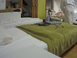 voyeurcam-julmodels-bed-2 camsoda
