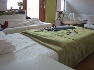 voyeurcam-julmodels-bed-2 camsoda