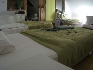 voyeurcam-julmodels-bed-2 camsoda
