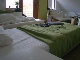 voyeurcam-julmodels-bed-2 camsoda