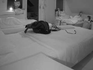 voyeurcam-julmodels-bed-2 camsoda