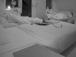 voyeurcam-julmodels-bed-2