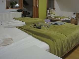 voyeurcam-julmodels-bed-2