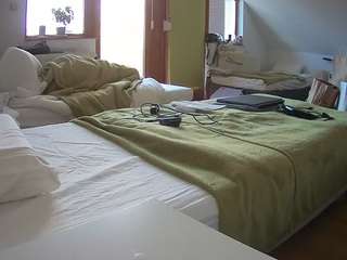 voyeurcam-julmodels-bed-2