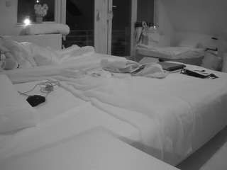 voyeurcam-julmodels-bed-2 camsoda