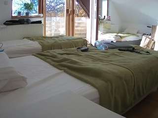 voyeurcam-julmodels-bed-2 camsoda