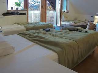 voyeurcam-julmodels-bed-2 camsoda