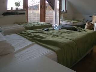 voyeurcam-julmodels-bed-2 camsoda