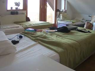 voyeurcam-julmodels-bed-2 camsoda