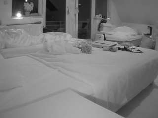 voyeurcam-julmodels-bed-2 camsoda