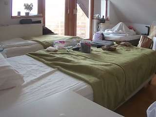 voyeurcam-julmodels-bed-2 camsoda