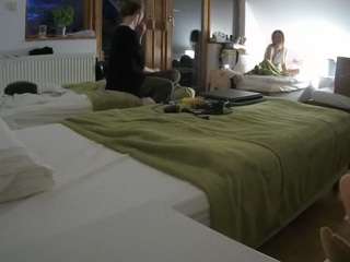 voyeurcam-julmodels-bed-2 camsoda