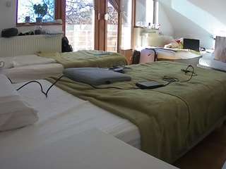 voyeurcam-julmodels-bed-2 camsoda