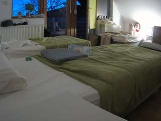 voyeurcam-julmodels-bed-2 camsoda