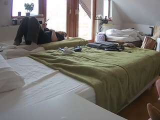 voyeurcam-julmodels-bed-2 camsoda