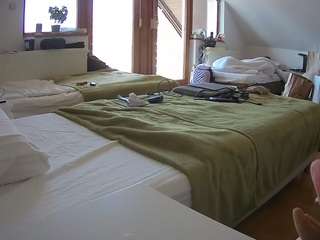 voyeurcam-julmodels-bed-2 camsoda