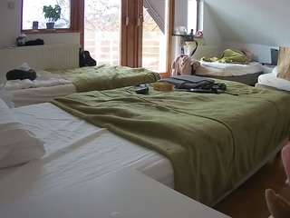 voyeurcam-julmodels-bed-2 camsoda