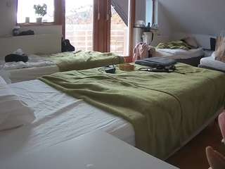 voyeurcam-julmodels-bed-2 camsoda