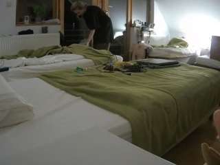 voyeurcam-julmodels-bed-2 camsoda