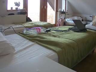 voyeurcam-julmodels-bed-2 camsoda