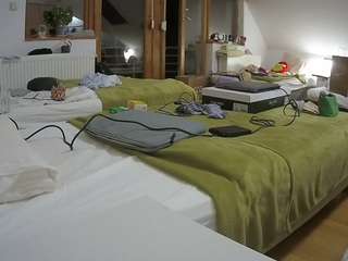 voyeurcam-julmodels-bed-2
