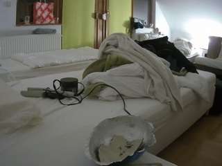 voyeurcam-julmodels-bed-2 webcam model