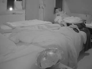 voyeurcam-julmodels-bed-2