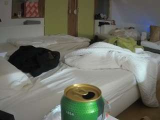 voyeurcam-julmodels-bed-2