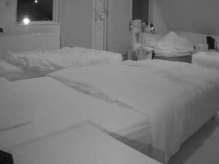 voyeurcam-julmodels-bed-2