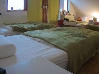 voyeurcam-julmodels-bed-2