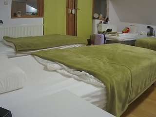 voyeurcam-julmodels-bed-2