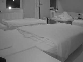 voyeurcam-julmodels-bed-2 camsoda