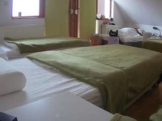 voyeurcam-julmodels-bed-2 camsoda