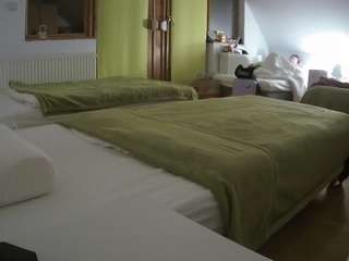 voyeurcam-julmodels-bed-2