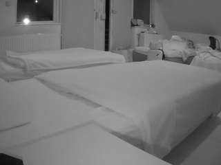 voyeurcam-julmodels-bed-2