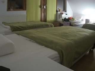 voyeurcam-julmodels-bed-2