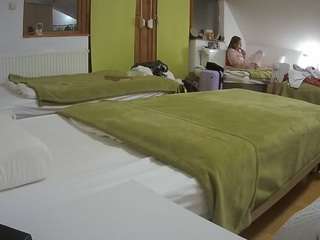 voyeurcam-julmodels-bed-2's CamSoda show and profile