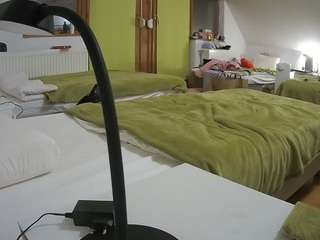 voyeurcam-julmodels-bed-2