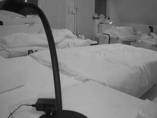 voyeurcam-julmodels-bed-2's CamSoda show and profile