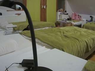 voyeurcam-julmodels-bed-2's CamSoda show and profile