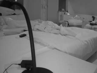 voyeurcam-julmodels-bed-2's CamSoda show and profile