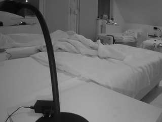voyeurcam-julmodels-bed-2
