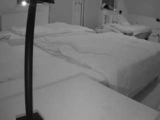 voyeurcam-julmodels-bed-2